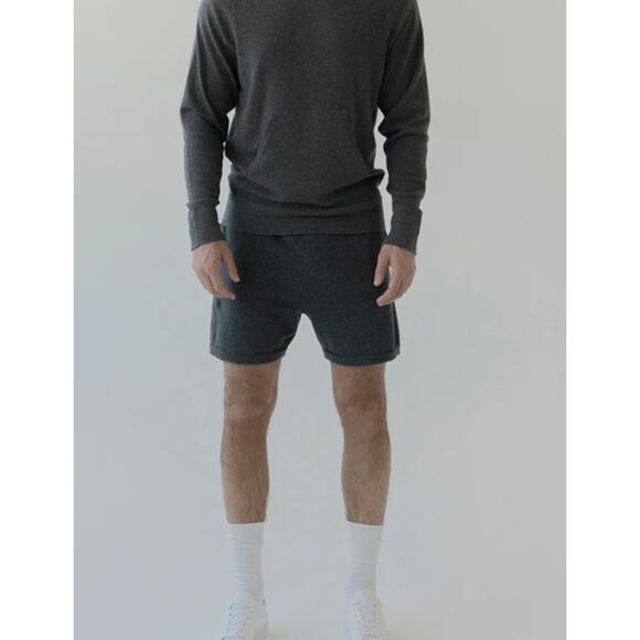 ACTIVE CASHMERE Men's Cashmere Shorts Small Charcoal Grey Athletic Fit NWT - Picture 1 of 13
